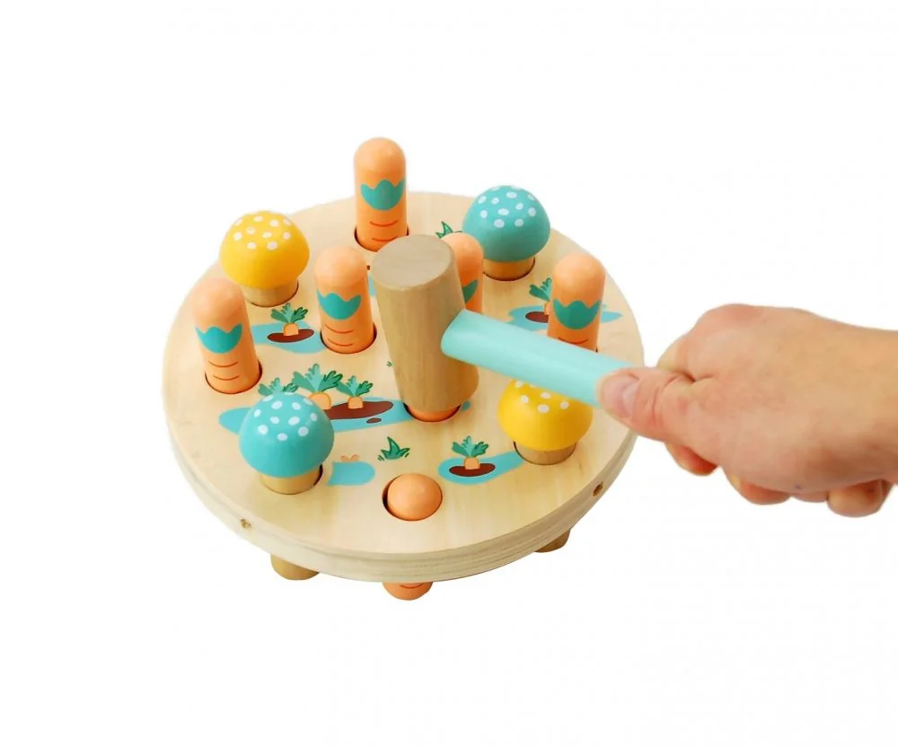 Adam Toys Dřevěná zatloukačka - mrkvové pole