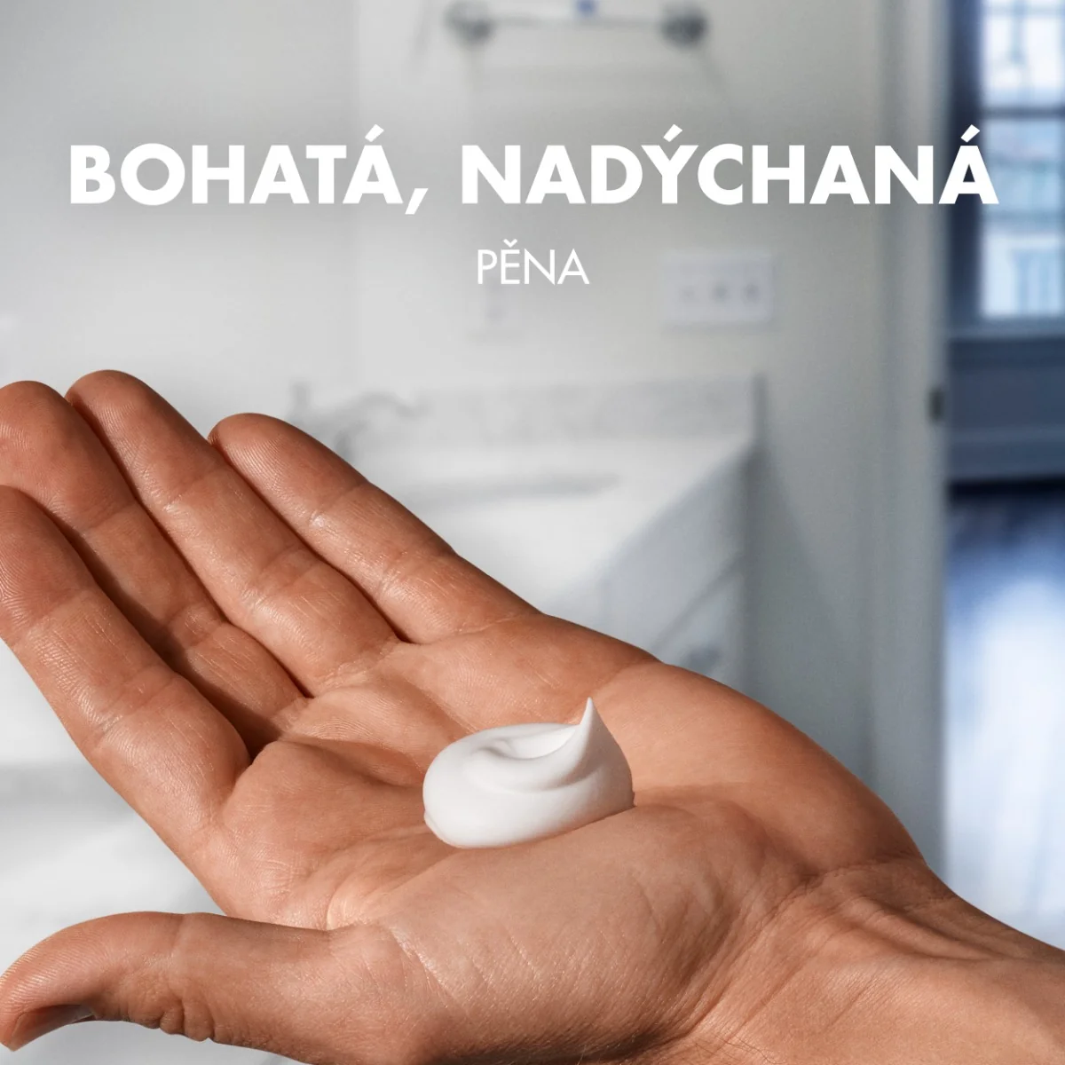 Gillette Series Sensitive pěna na holení 200 ml