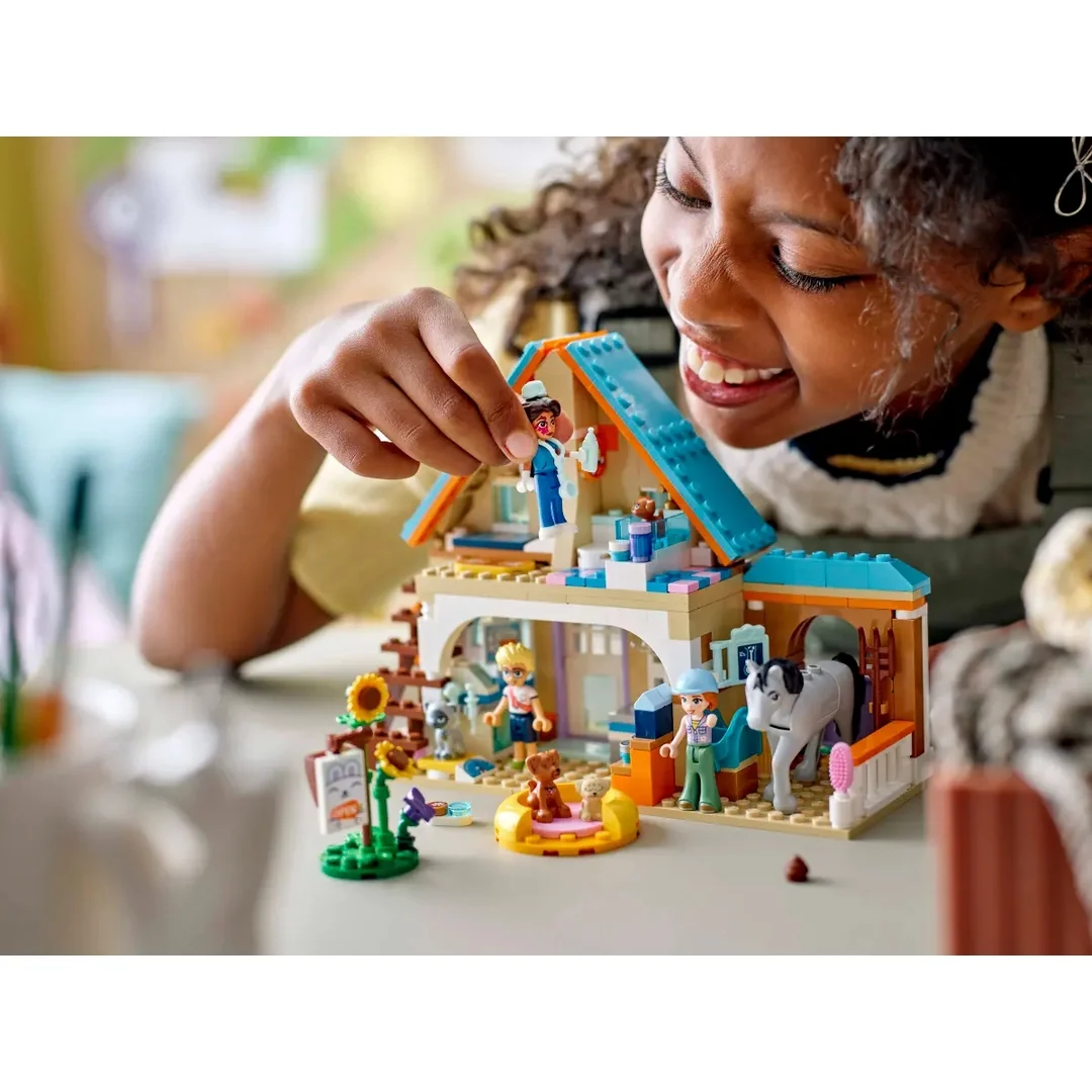 LEGO® Friends 42651 Veterinární klinika pro koně a domácí mazlíčky
