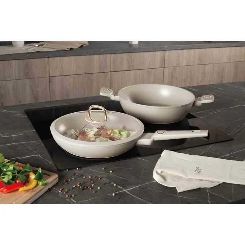 Berlingerhaus Pánev s titanovým povrchem a poklicí 28 cm Sahara Collection