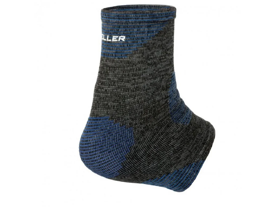 Mueller 4-Way Stretch Premium Knit Ankle Support, bandáž na kotník, M/L Velikost: M/L