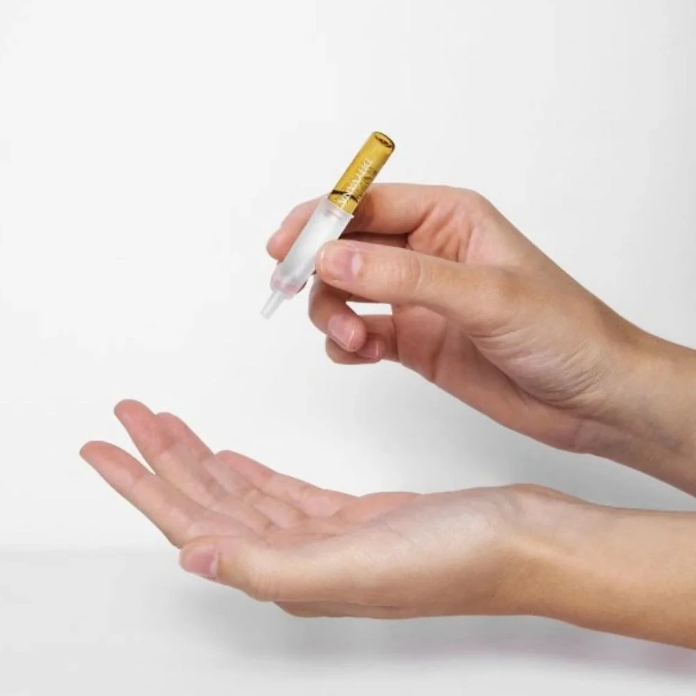 Dhyvana Přírodní rozjasňující sérum Vit-C Radiant 7x2 ml