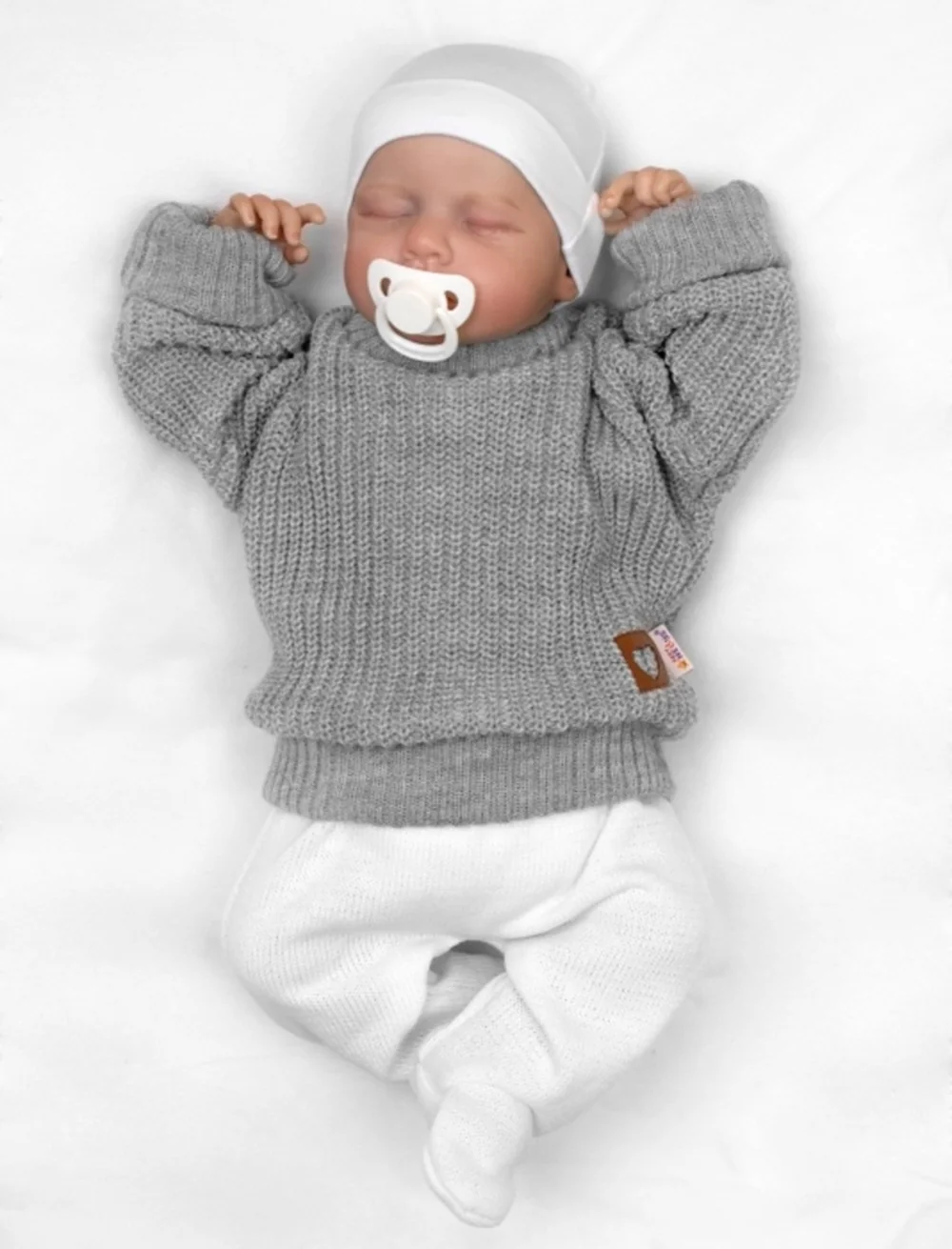 Baby Nellys Rostoucí oversize pletený svetřík pro miminko, šedý