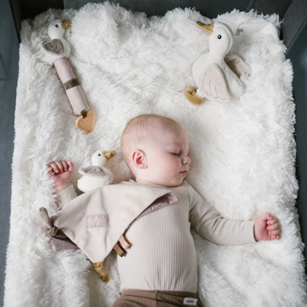 Babyono Plyšová hračka/přítulníček GOOSE ZOE držákem na dudlík, krémový