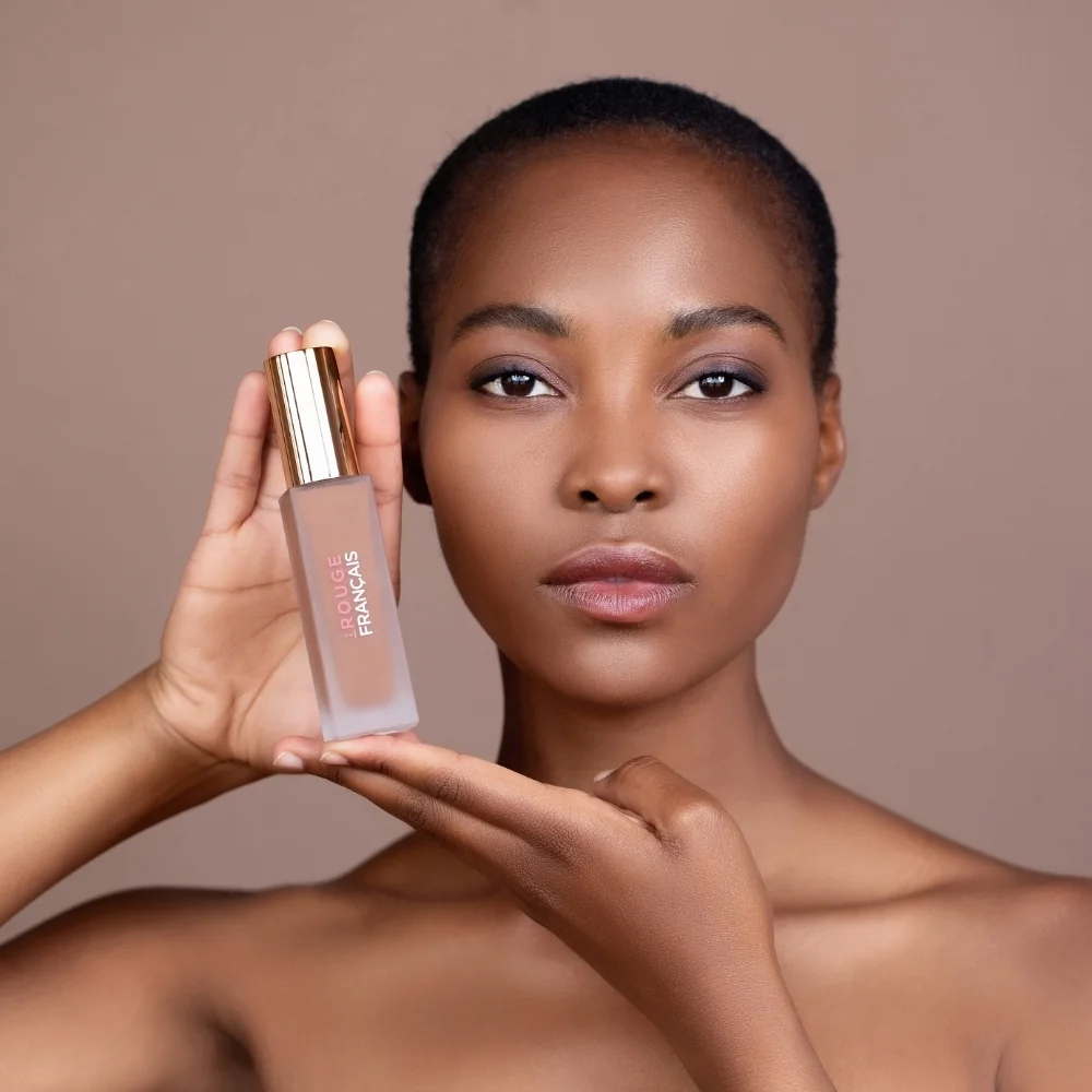 Le Rouge Français Tónující make-up 872 střední s růžovo-béžovým podtónem 30 ml