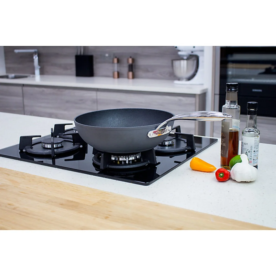 Imperial International LTD Eaziglide Neverstick3 pánev wok 28 cm (0916)