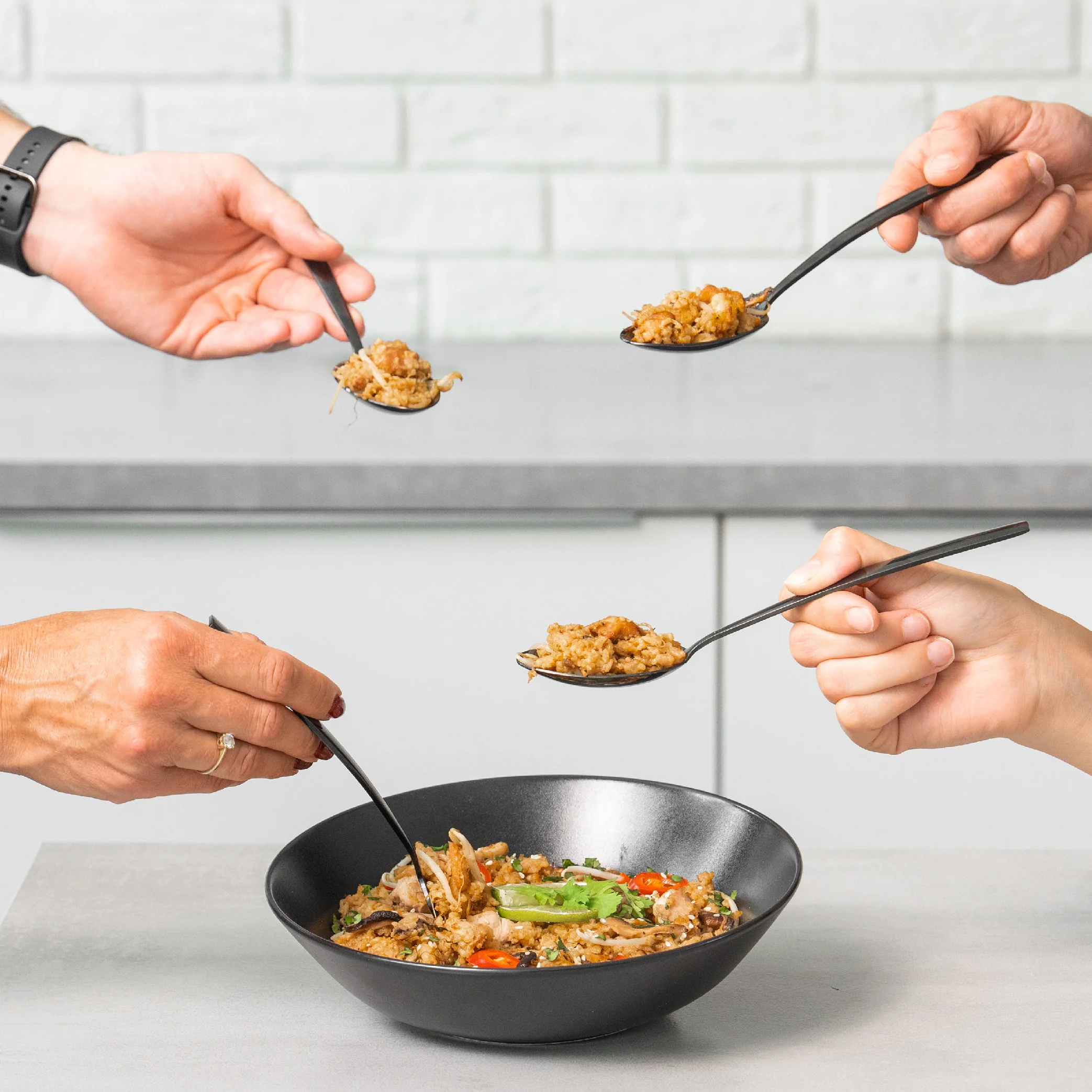 EXPRES MENU Khao Pad - smažená rýže s kuřecím masem 300 g (1 porce)