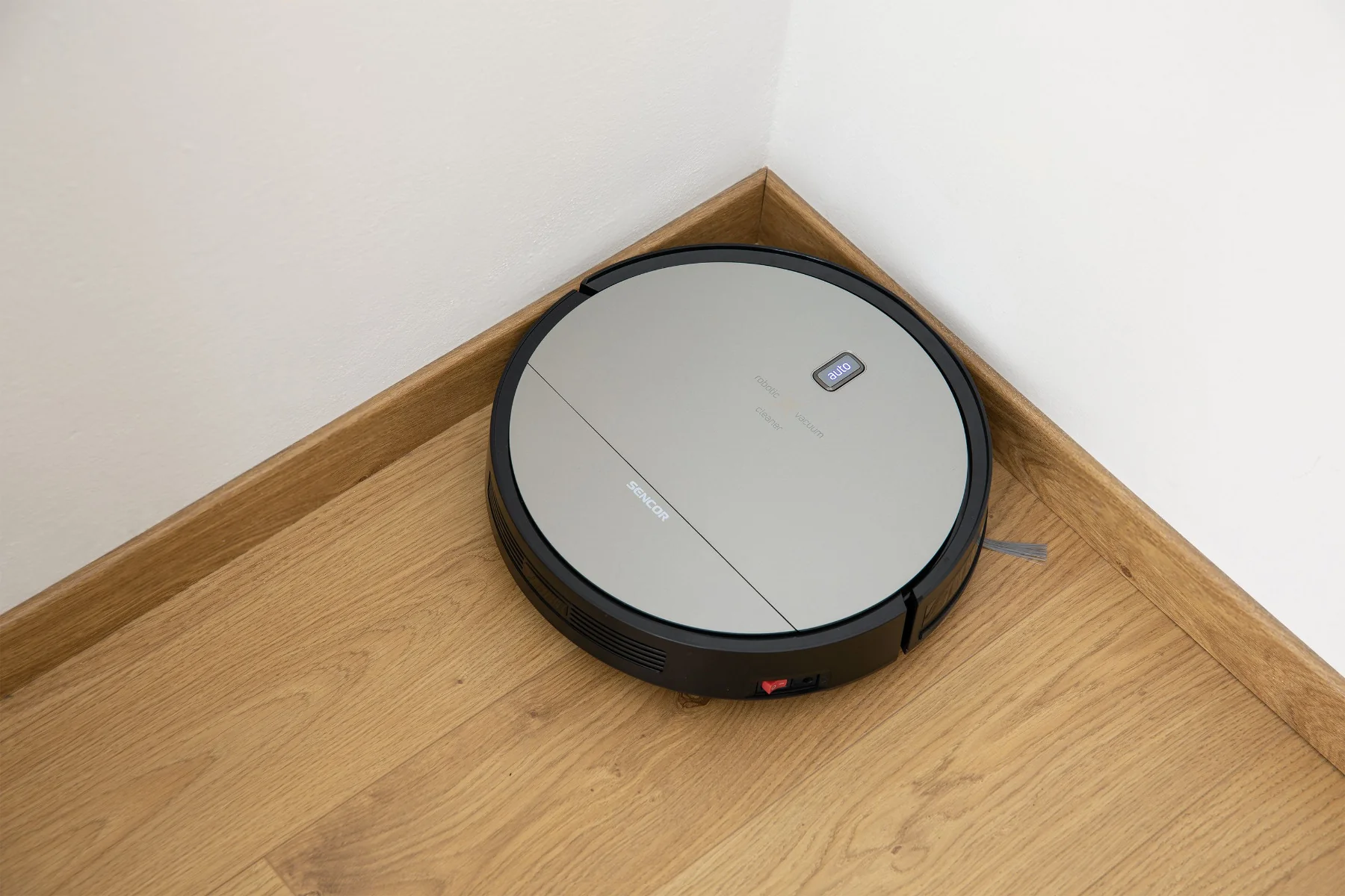 SENCOR SRV 2230TI robotický vysavač
