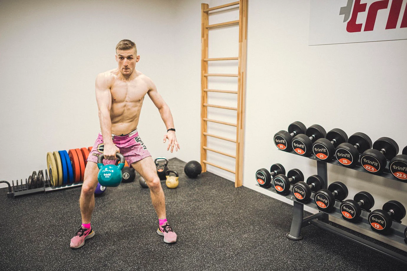 TRINFIT Kettlebell kovový vinyl varianta 8 kg