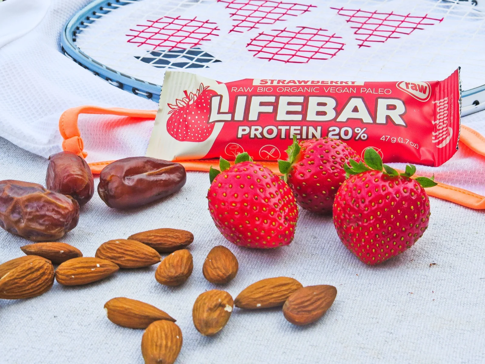 LifeFood Lifebar Protein tyčinka Strawberry BIO 47 g