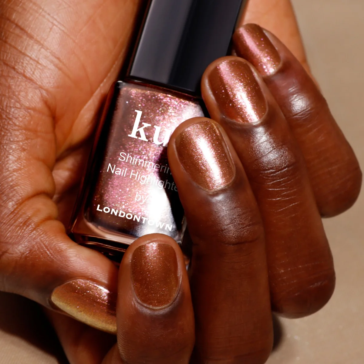 Londontown kur Shimmering Nail Highlighter Molten lak a péče na nehty 12 ml