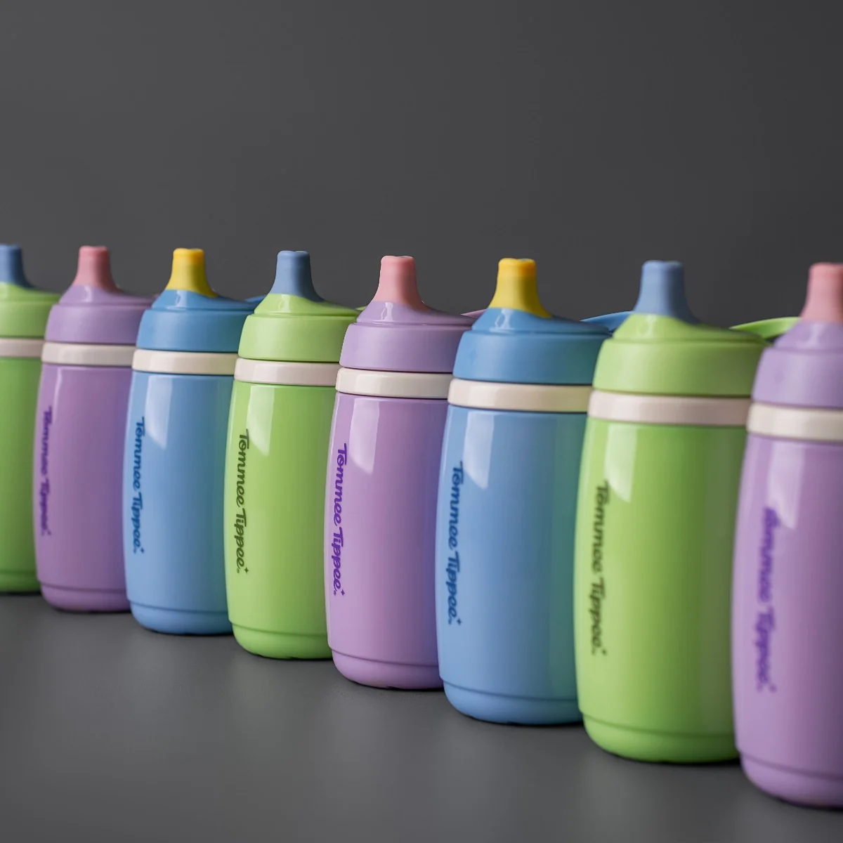 Tommee Tippee Active Netekoucí hrneček s hubičkou 12m+ 266 ml 1 ks více barev