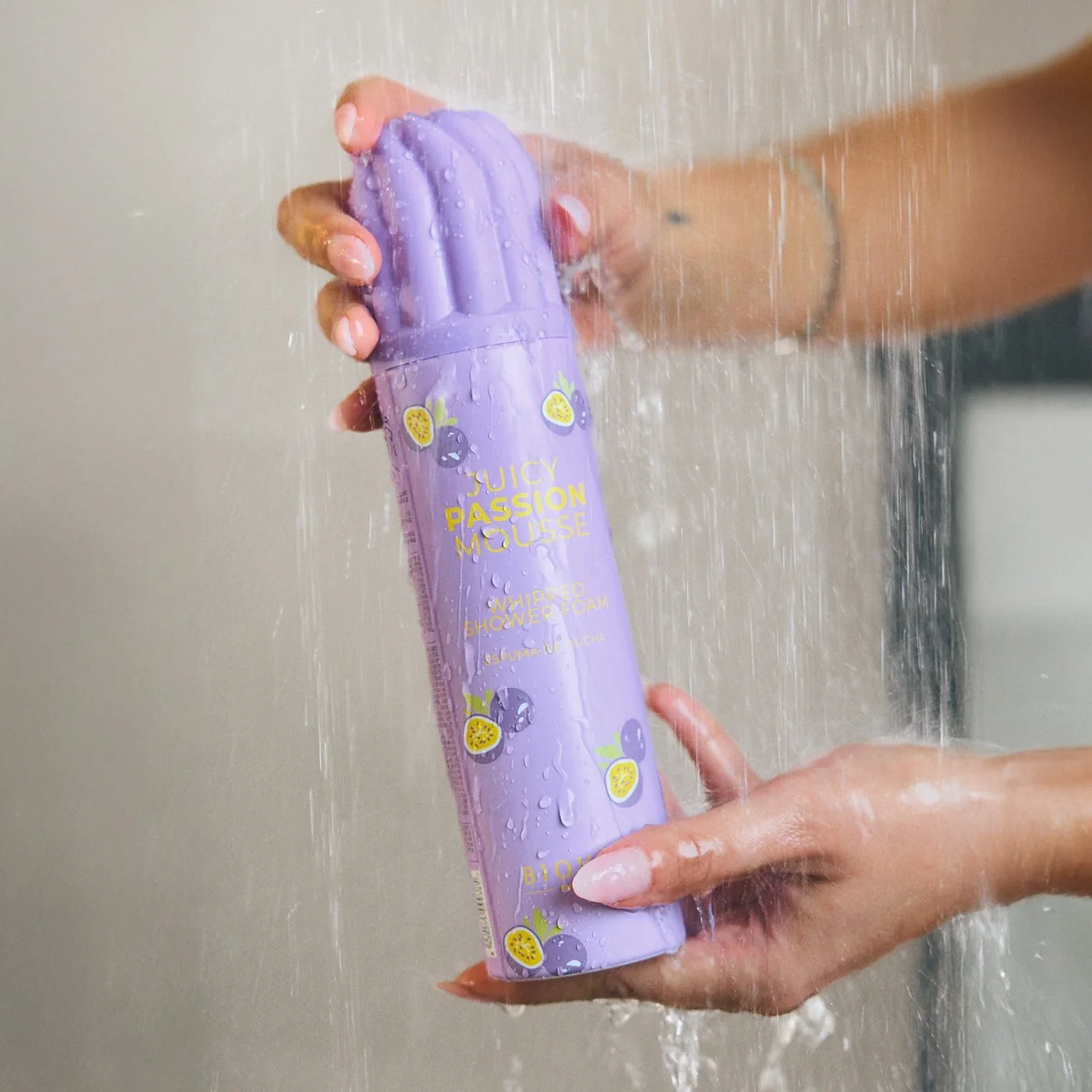BIOVÉNE Šlehačková sprchová pěna Juicy Passion Mousse 250 ml