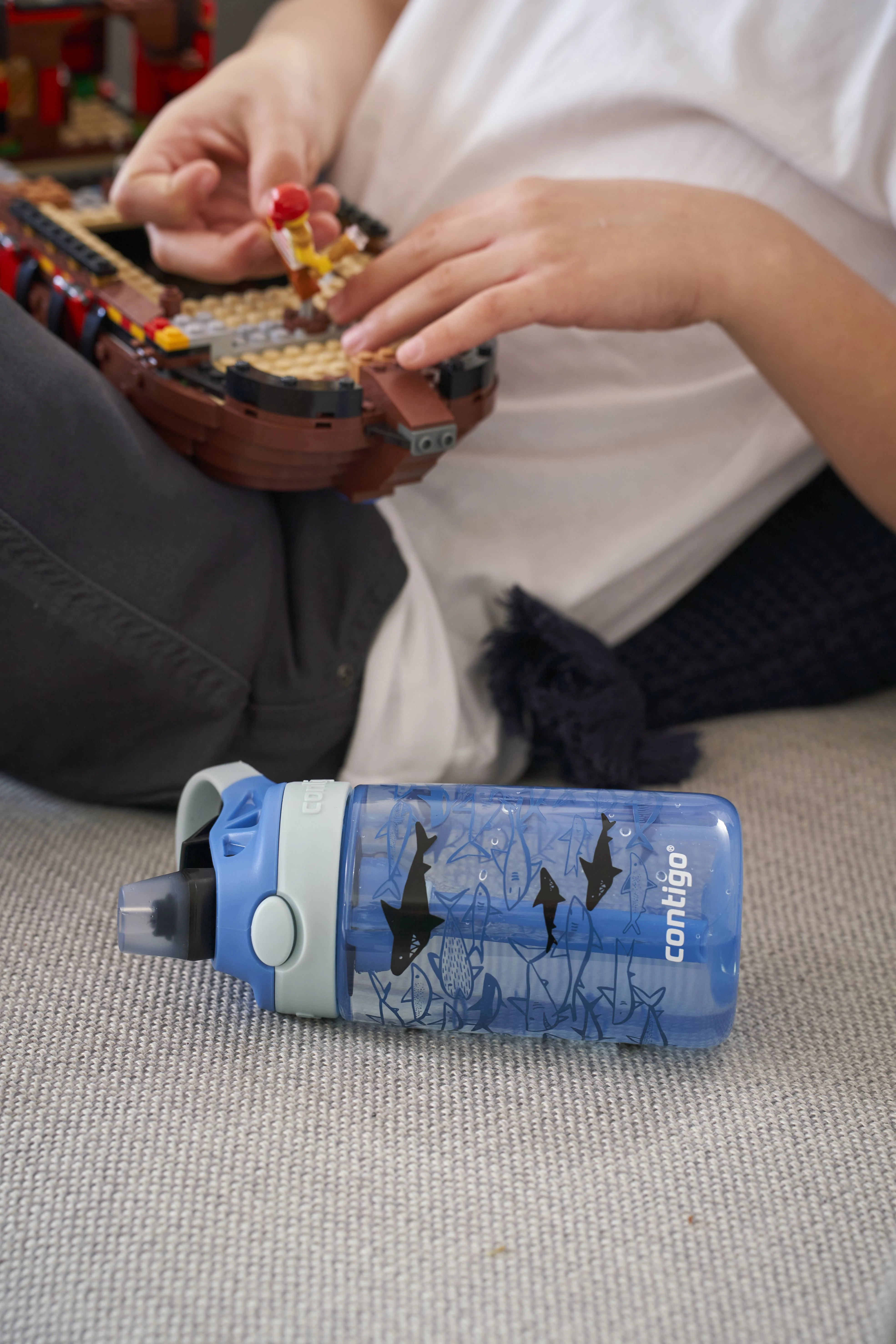 Contigo Dětská láhev Easy Clean Blue Sharks modrá 420 ml