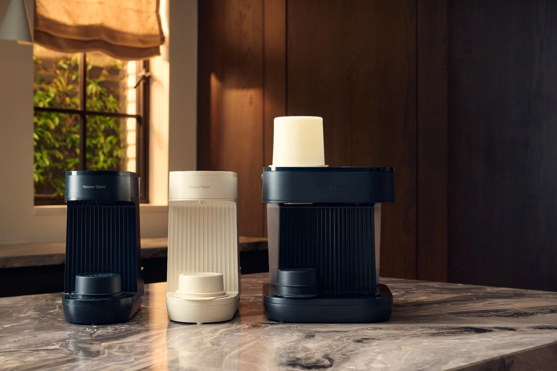 Tommee Tippee Perfect Prep Pro přístroj na přípravu kojeneckého mléka černý