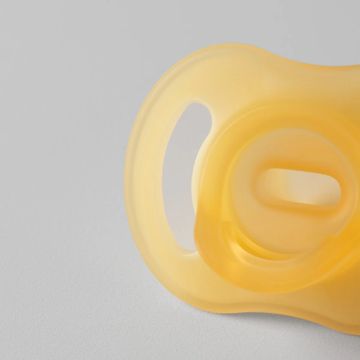 Tommee Tippee Silikonový dudlík Ultra-light Night 0-6m 2 ks oranžová a zelená