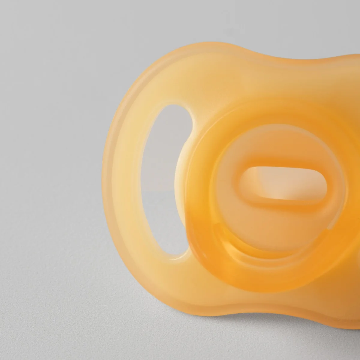 Tommee Tippee Silikonový dudlík Ultra-Light Night 6-18m 2 ks oranžová a modrá