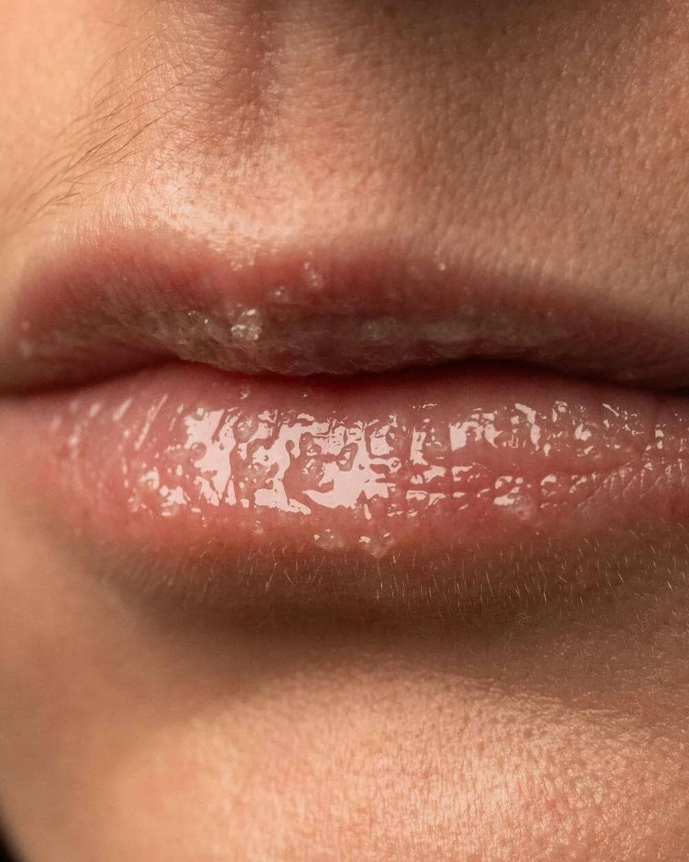 Trew Cukrový peeling na rty s broskví ScrubLip 15 ml
