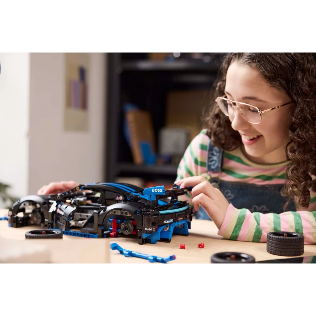 LEGO® Technic™ 42176 Závodní auto Porsche GT4 e-Performance