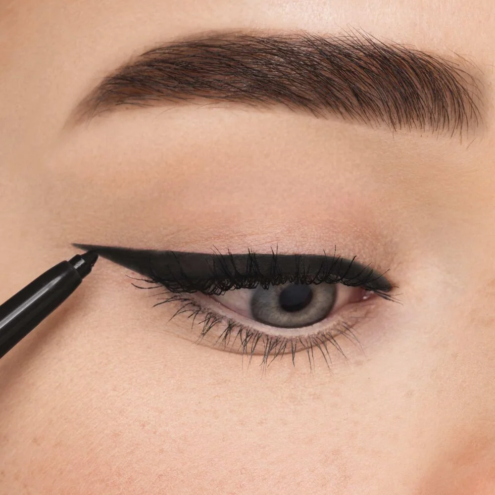 ARTDECO Mineral Eye Styler odstín 51 black tužka na oči 0,4 g