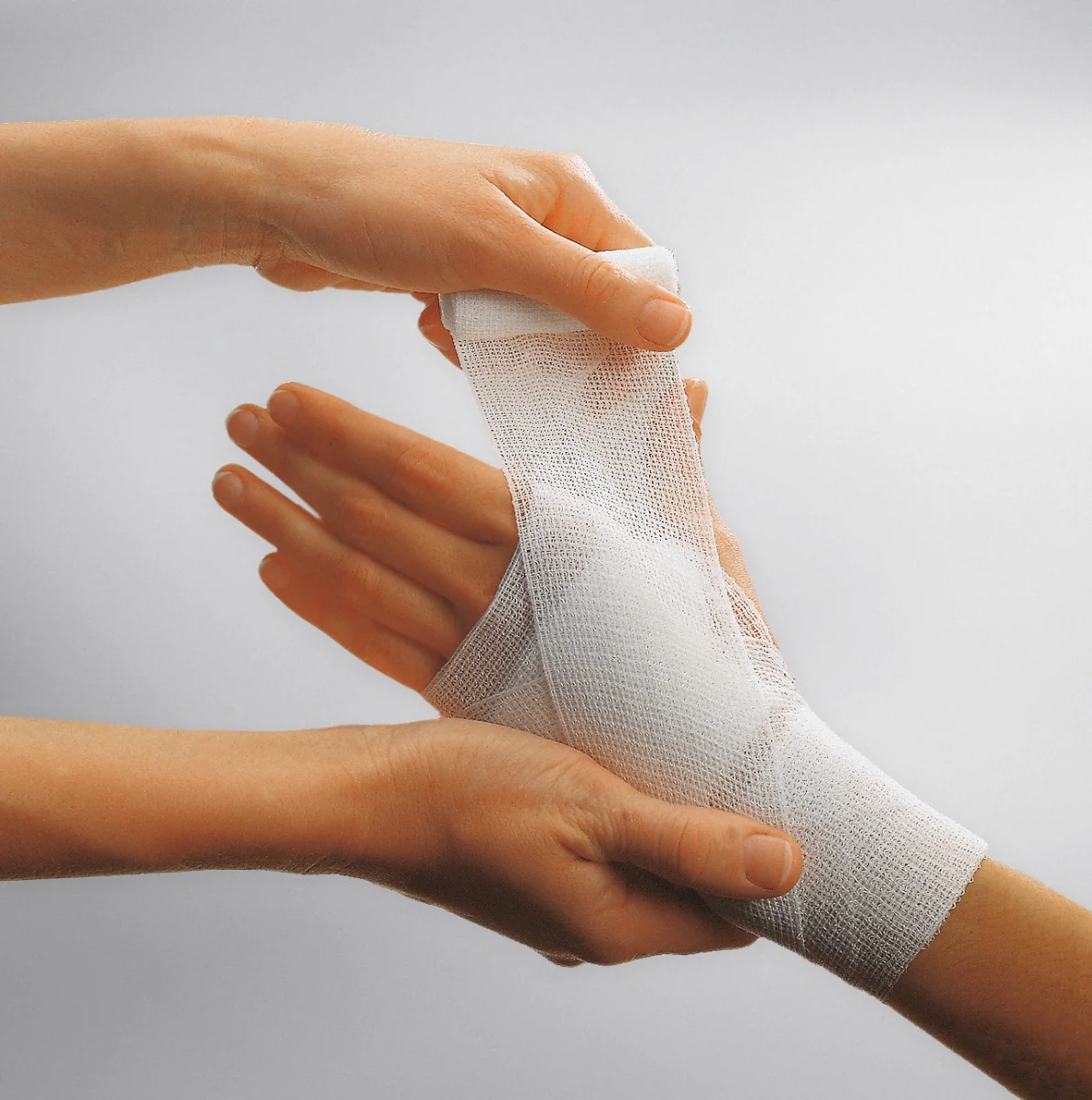 Mollelast Fixační elastické obinadlo 4 cm x 4 m 1 ks