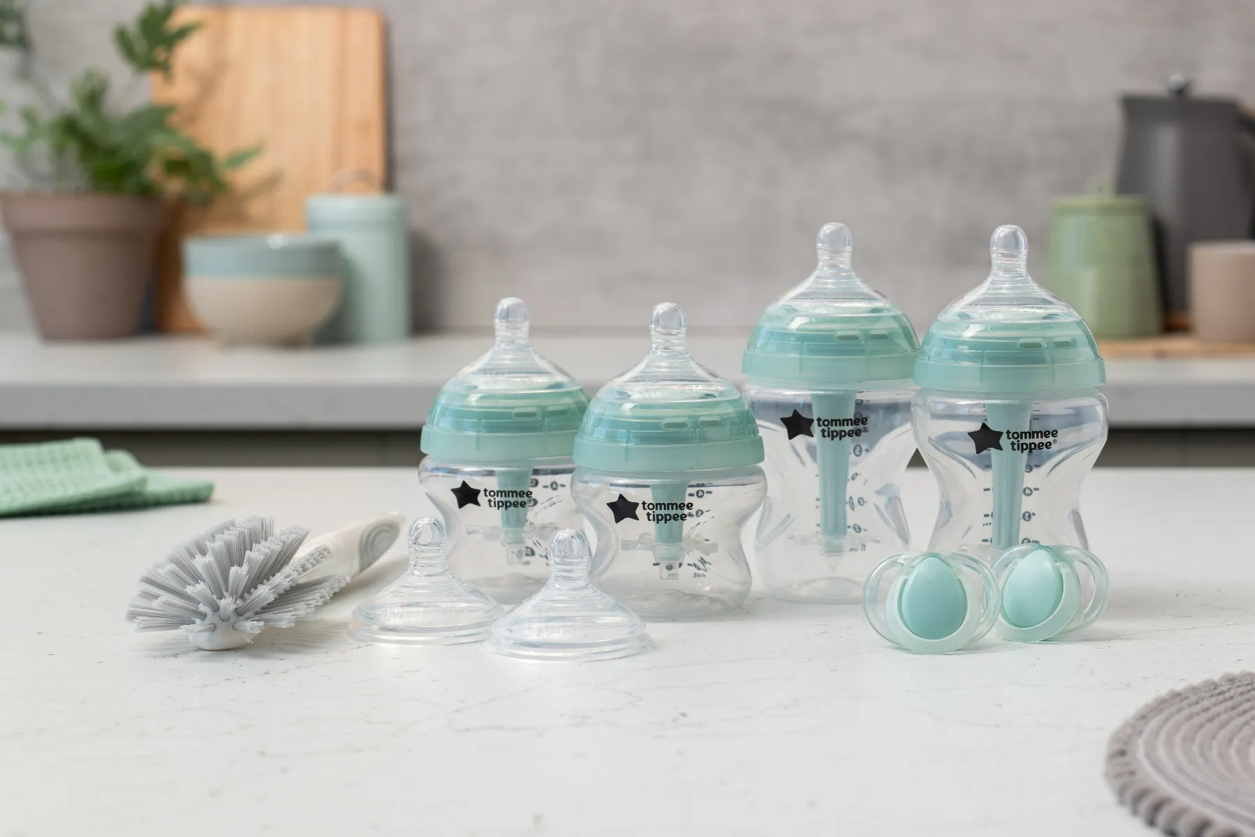 Tommee Tippee Advanced Anti-Colic Novorozenecký Starter Kit 0m+ Samosterilizační lahvičky