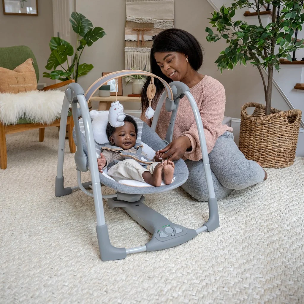 Ingenuity Houpačka konvertibilní cestovní s melodií Bella Teddy™ 0m+ do 9kg