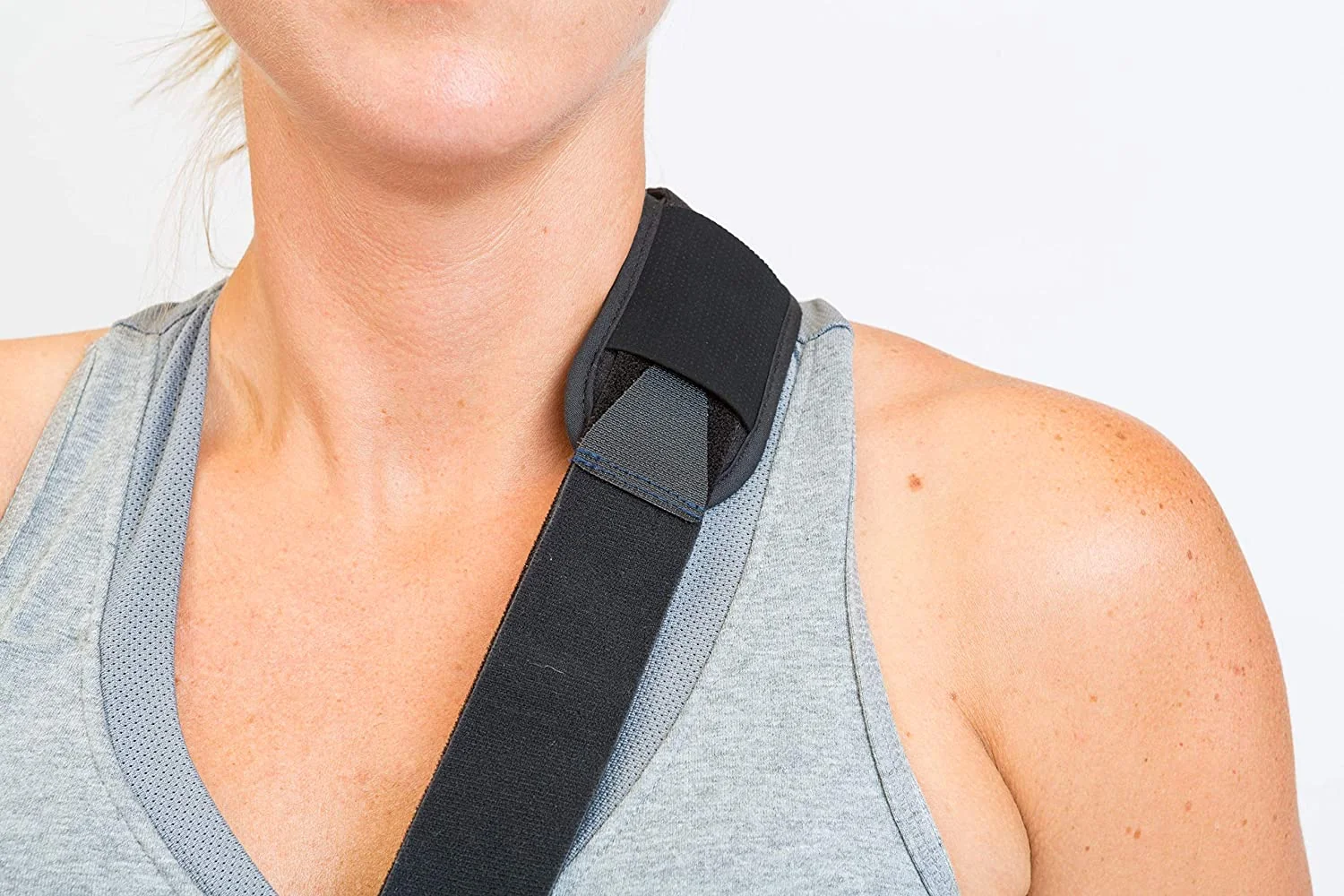 Mueller Adjustable Arm Sling, ramenní závěs