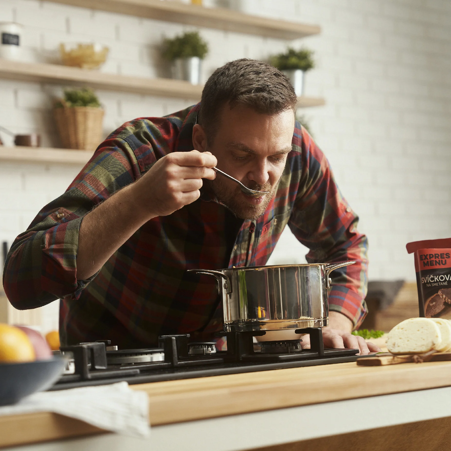 EXPRES MENU Kuřecí vývar se zeleninou 330 g (1 porce)