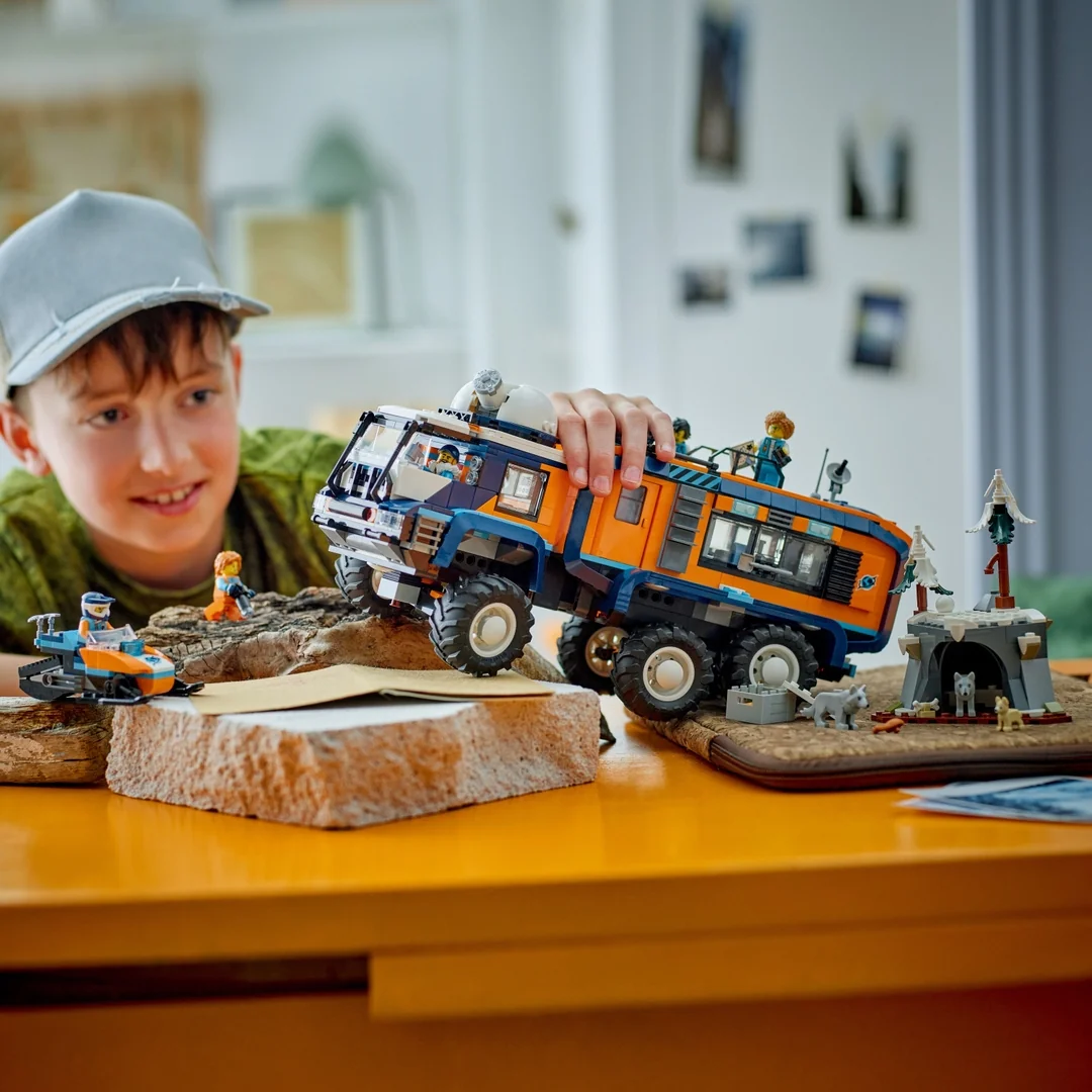 LEGO® City 60471 Nákladní auto s laboratoří pro průzkumníky Arktidy