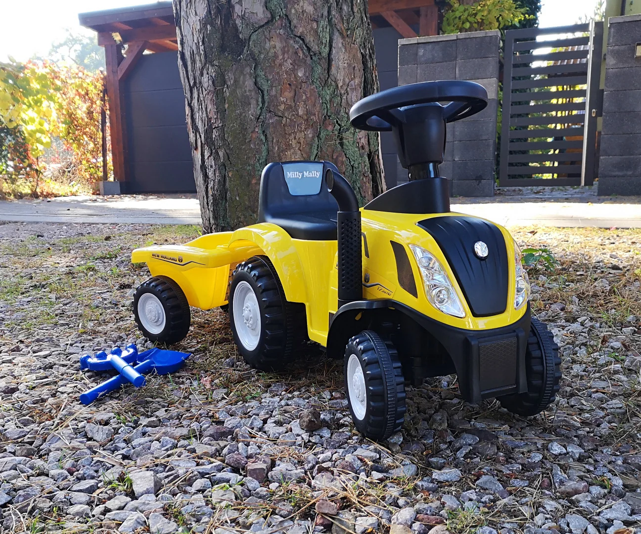 Milly Mally Dětský traktor odrážedlo New Holland s přívěsem - žlutý
