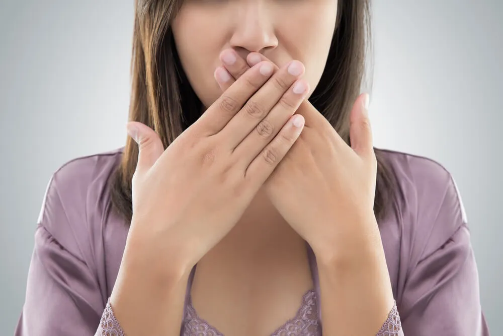 Zápach z úst neboli halitóza může způsobit i značné psychické obtíže.