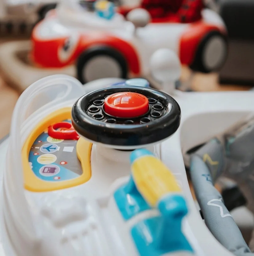 4 BABY Chodítko pro miminko Cars  - červené
