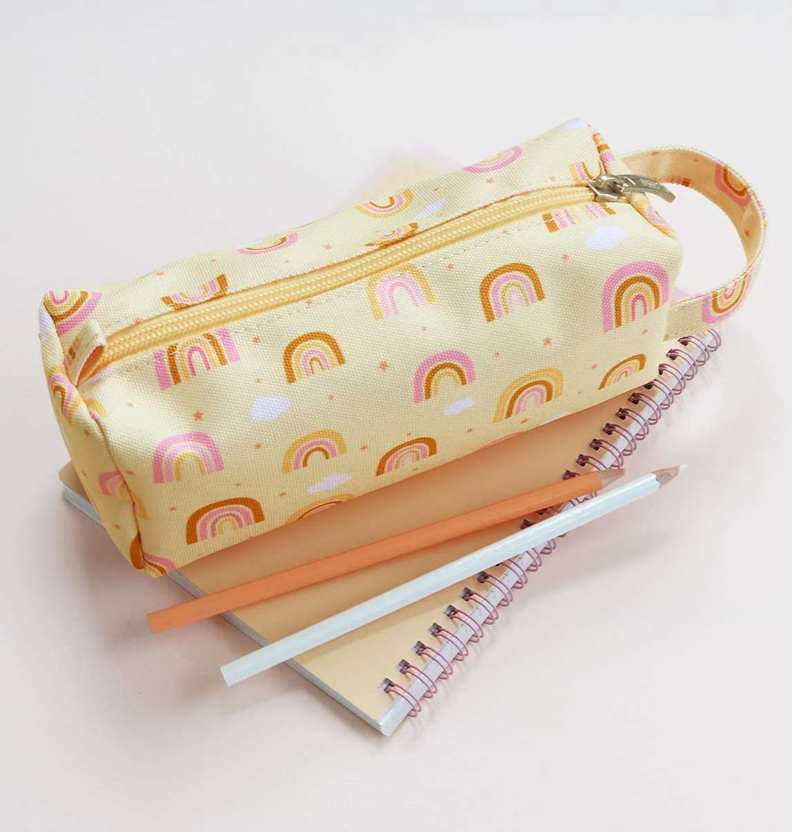 A Little Lovely Company pouzdro na pastelky - duha