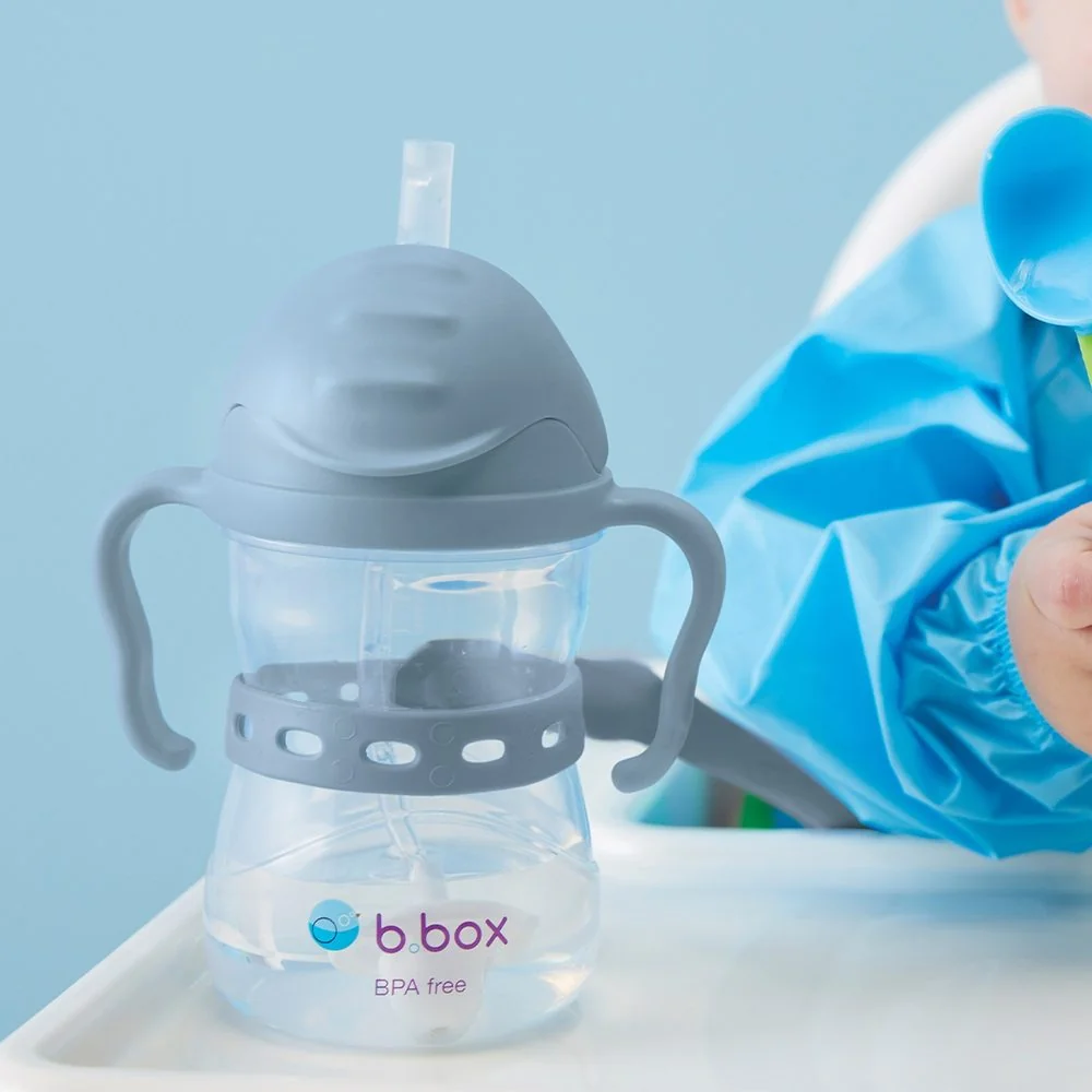 B.BOX Hrneček s pítkem 240 ml + Univerzální silikonový pásek - set modrý