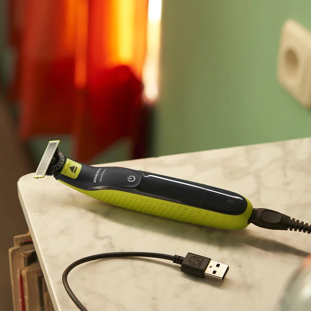 Philips OneBlade 360 QP2724/31 zastřihovač vousů