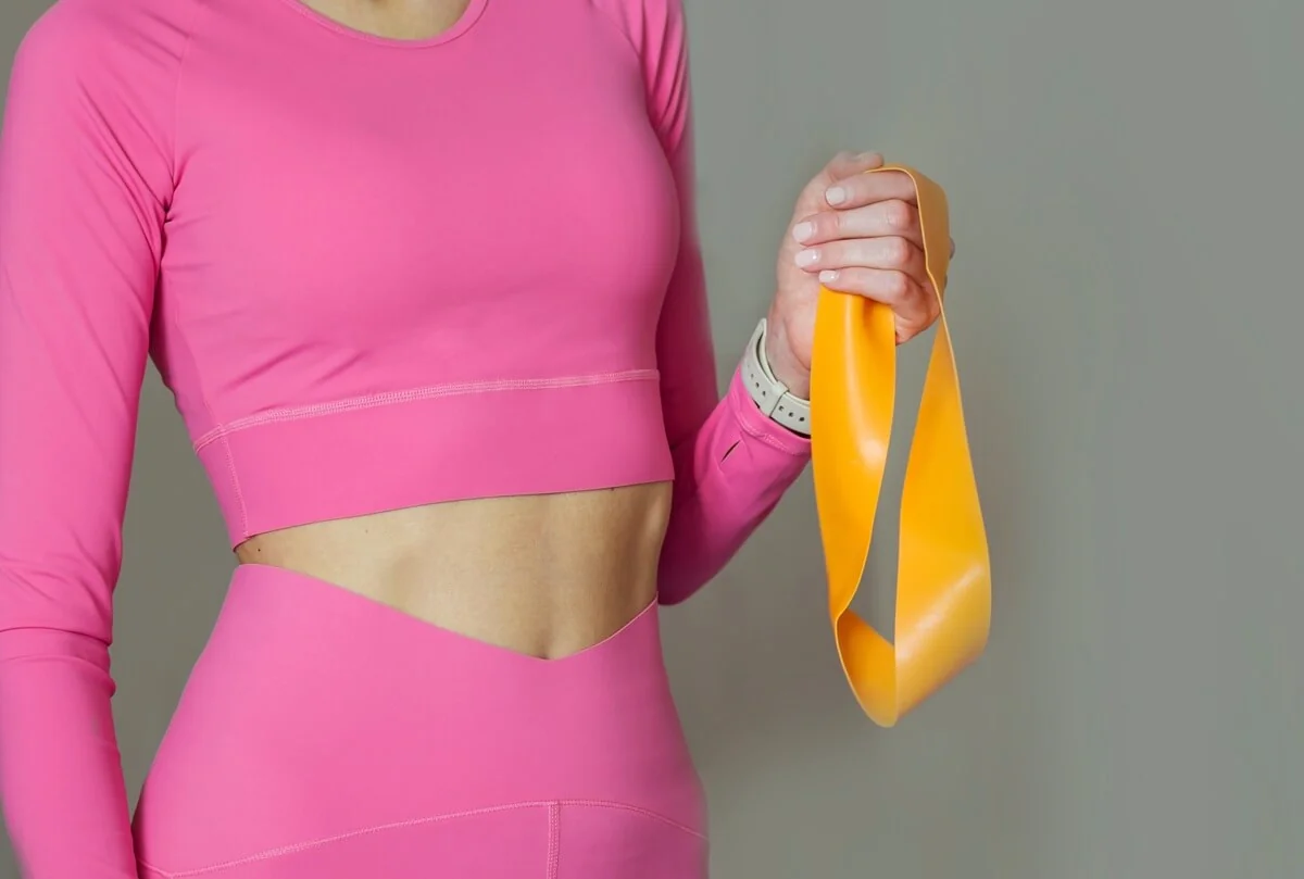 Odporová guma na cvičení cviku hip thrust. Odporová guma na cvičení cviku hip thrust.