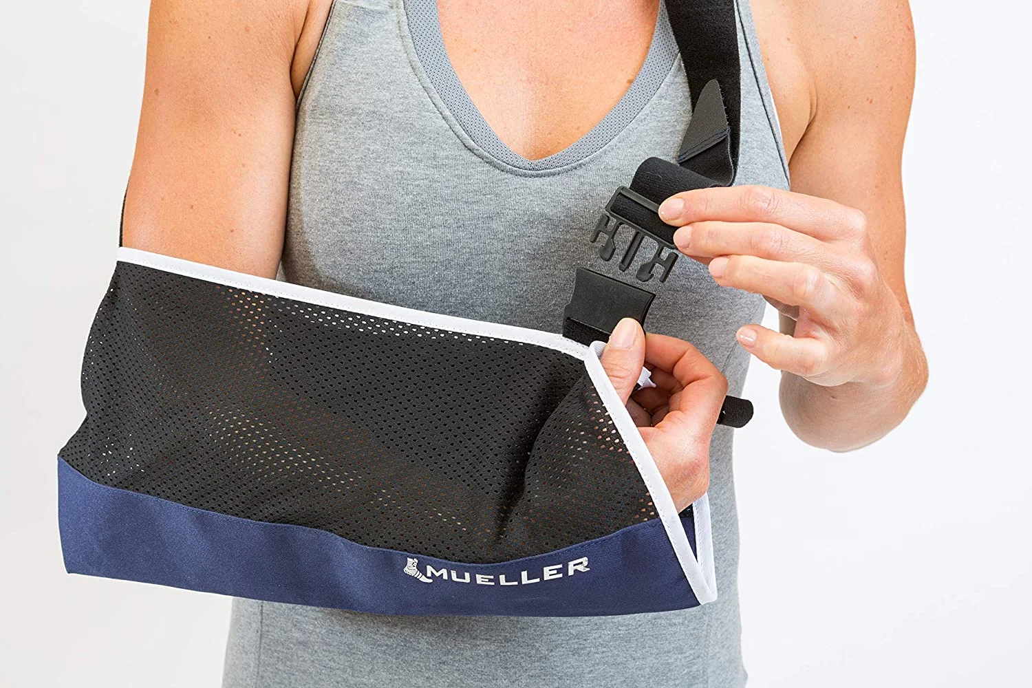 Mueller Adjustable Arm Sling, ramenní závěs