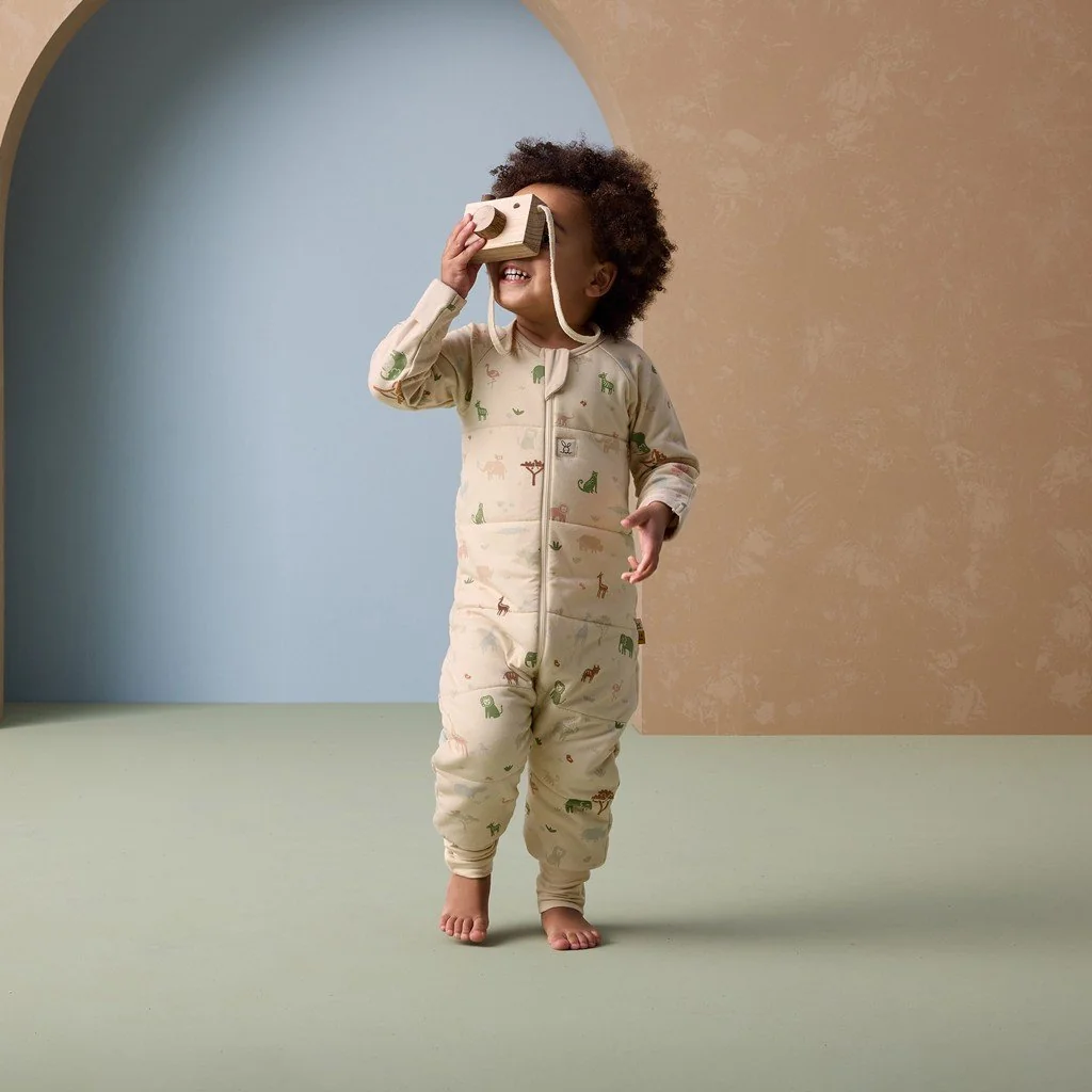 ergoPouch Overal na spaní organická bavlna Onesie Savannah 6-12 m, 2,5 tog