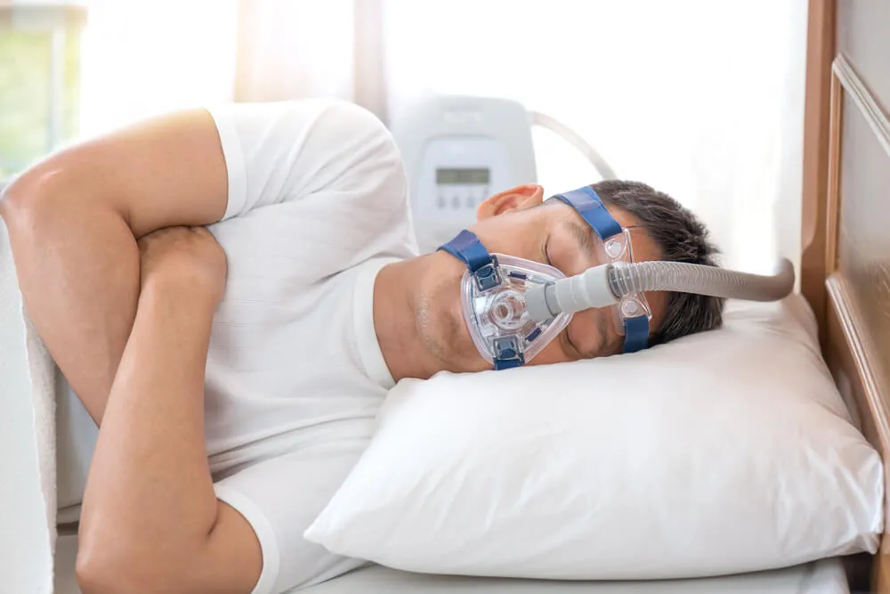 Při léčbě spánkové apnoe se uplatňují domácí ventilační přístroje.