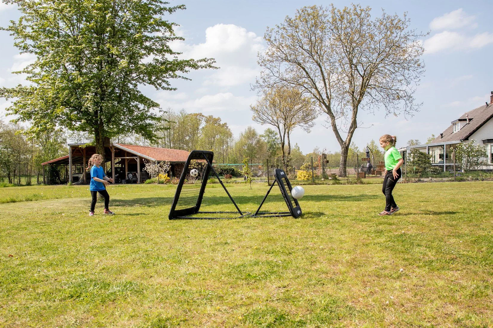 VIRTUFIT Kickback trenažér Rebounder Pro 124 x 124 cm