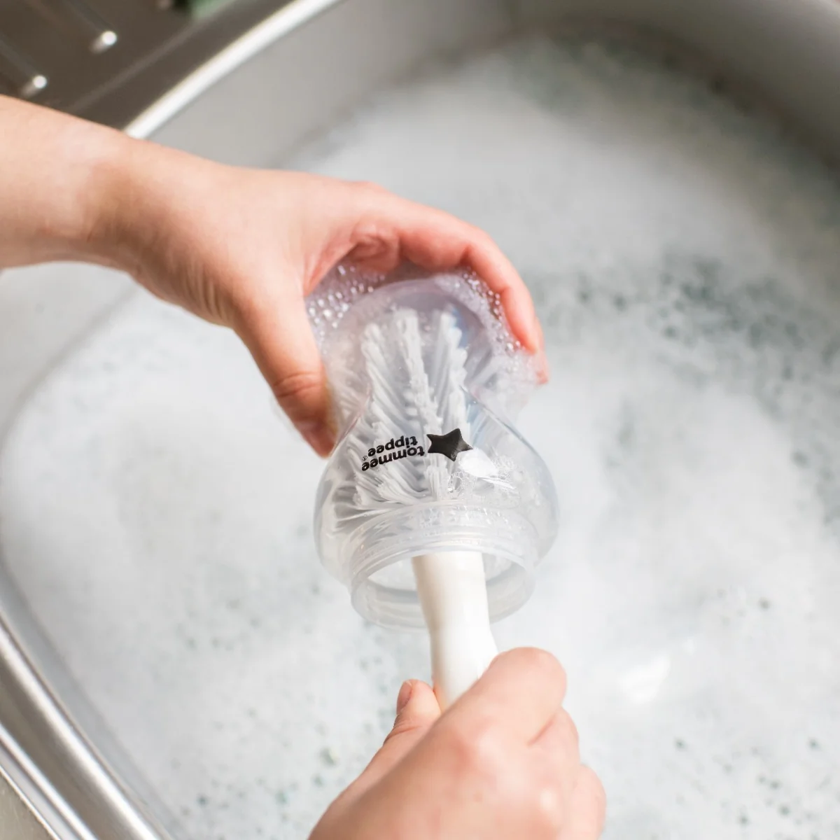 Tommee Tippee Kartáč 2v1 na čištění lahví a saviček 1 ks