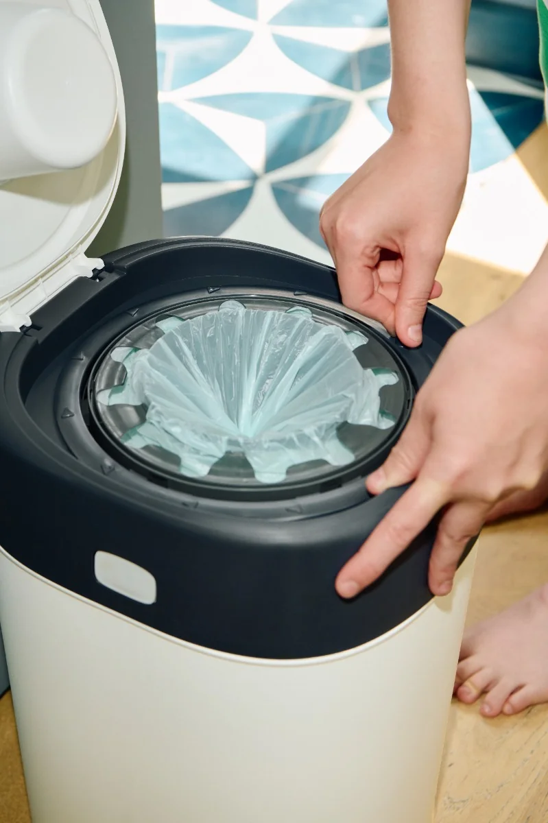 Tommee Tippee Koš na pleny Twist&Click 1 ks bílý