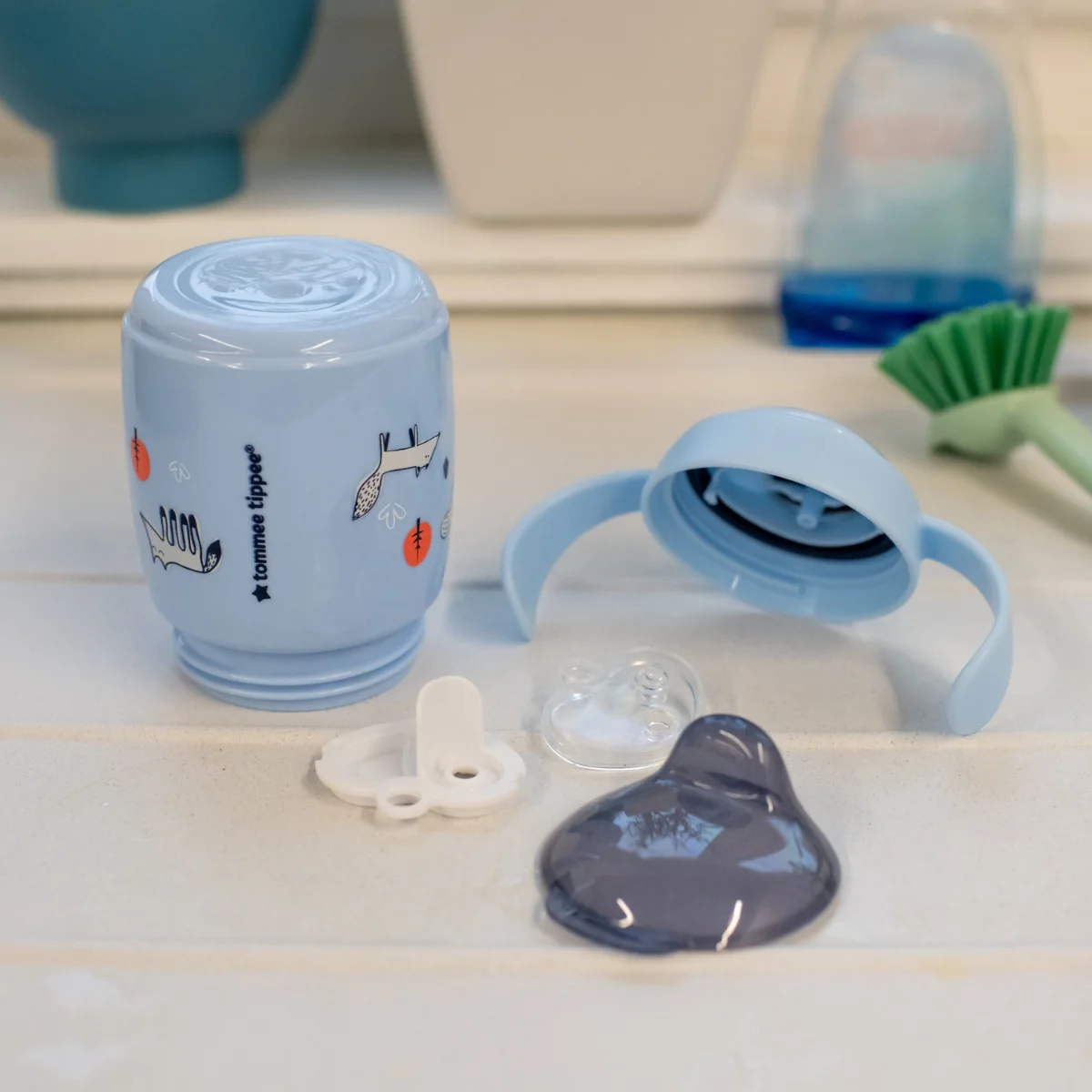 Tommee Tippee Superstar Sipper netekoucí hrnek 6m+ 300 ml modrý