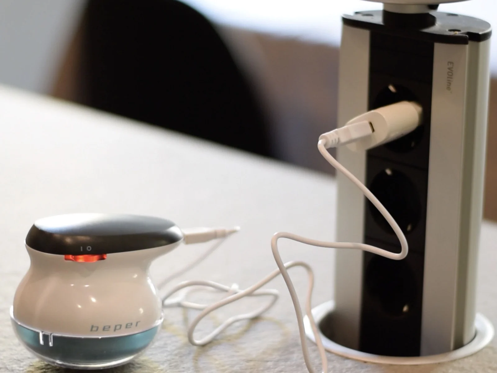 Beper 50245 USB nabíjecí odstraňovač žmolků