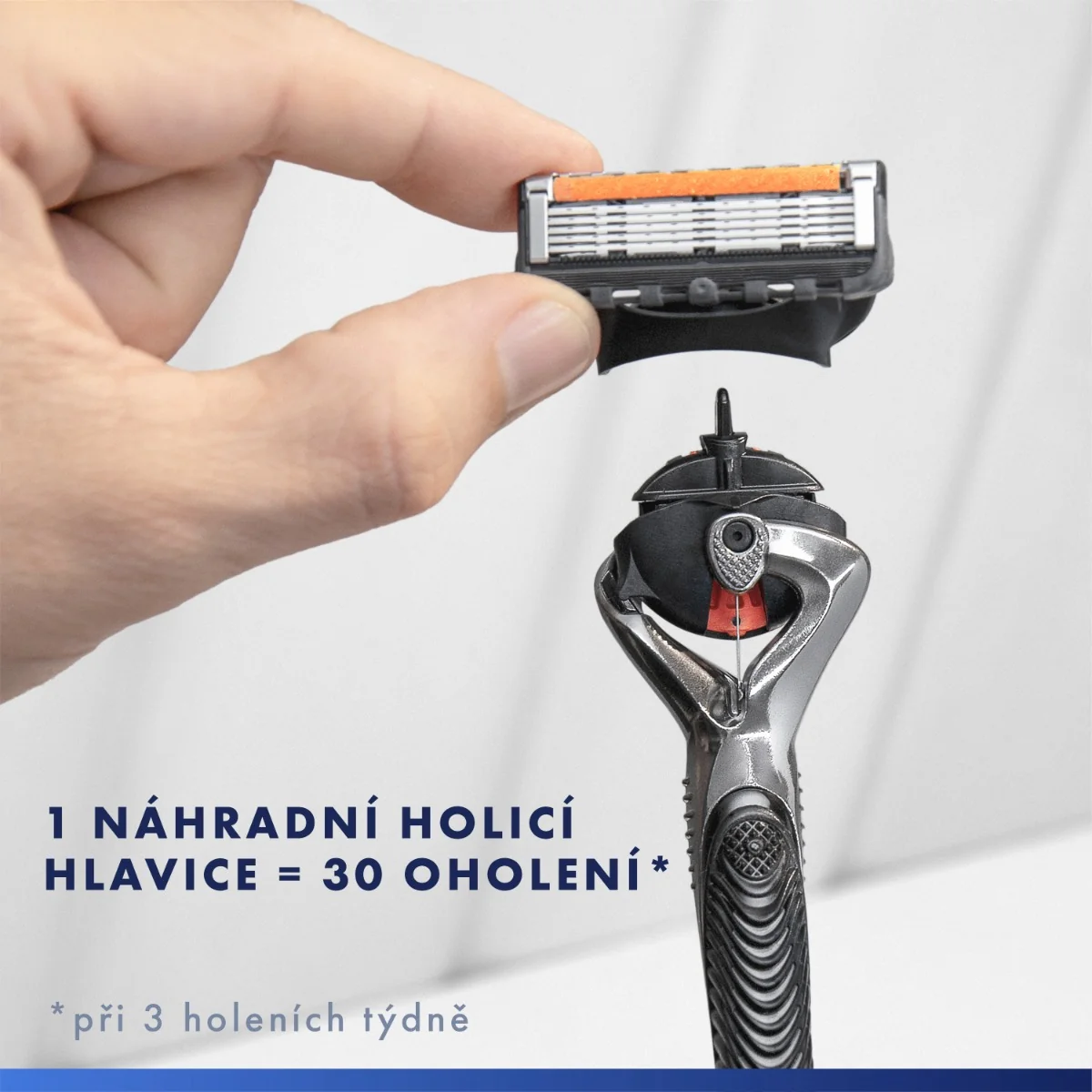 Gillette Xmass sada holicí strojek + 2 hlavice, ponožky a gel na holení 200 ml