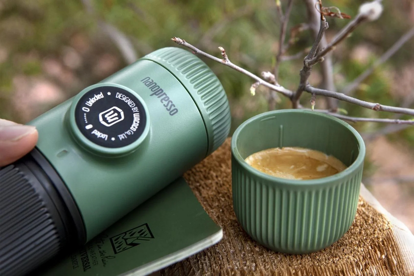Wacaco Nanopresso Moss Green + pevný obal Cestovní kávovar