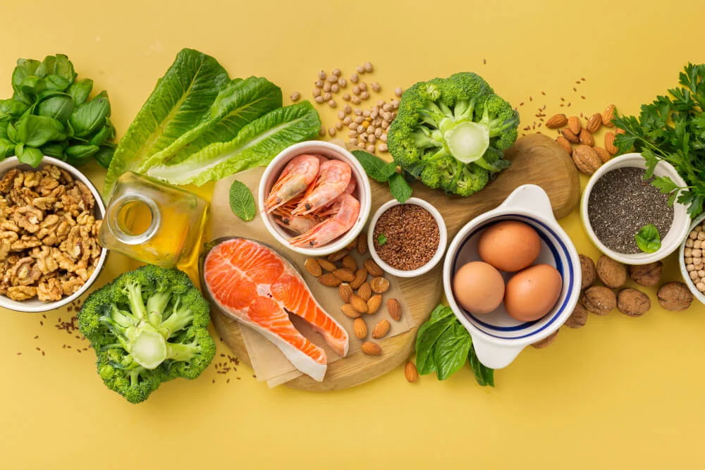 Zdroje nenasycených mastných kyselin omega-3 a omega-6 najdeme v řadě běžně dostupných potravin.
