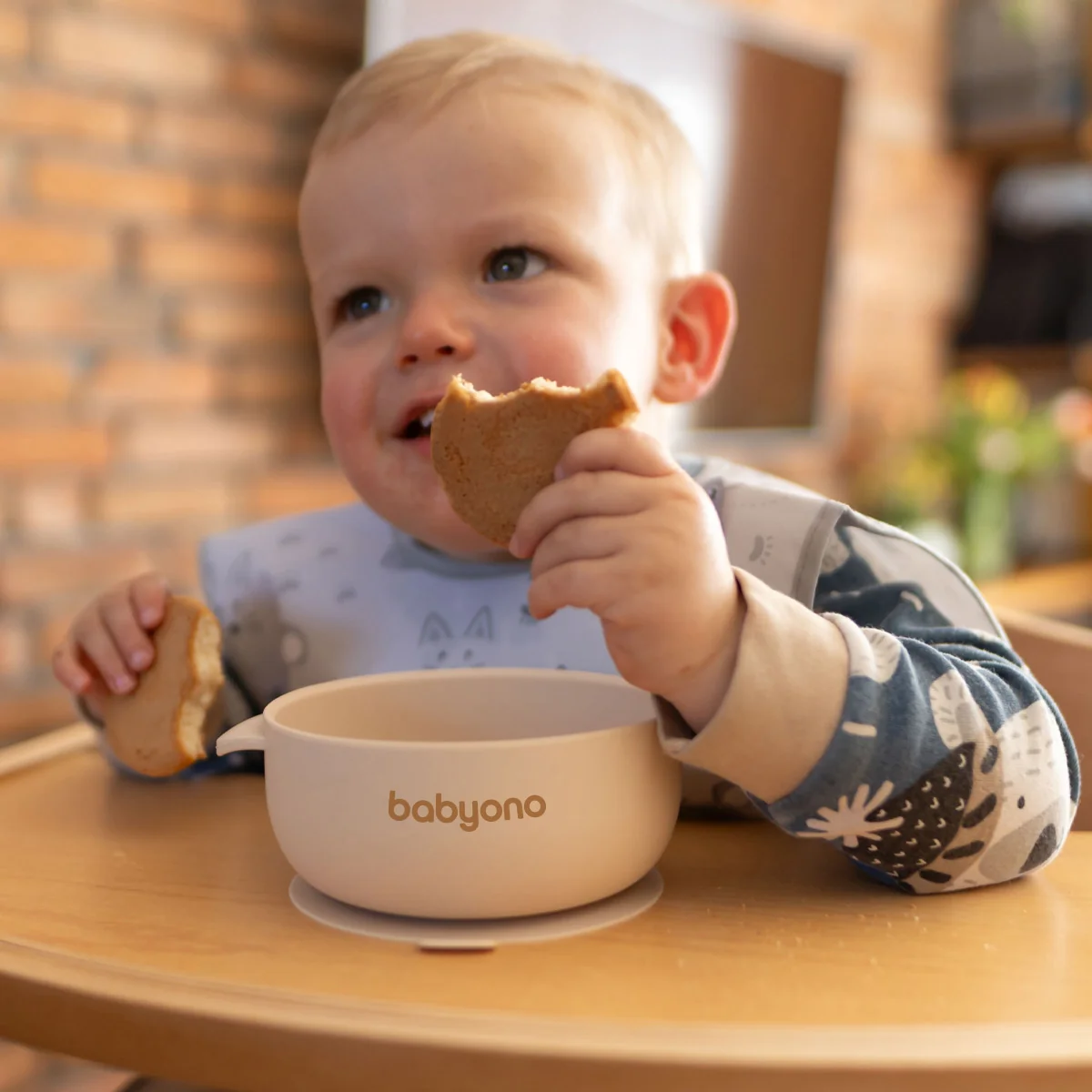 Babyono Silikonová miska s přísavkou a víčkem - béžová