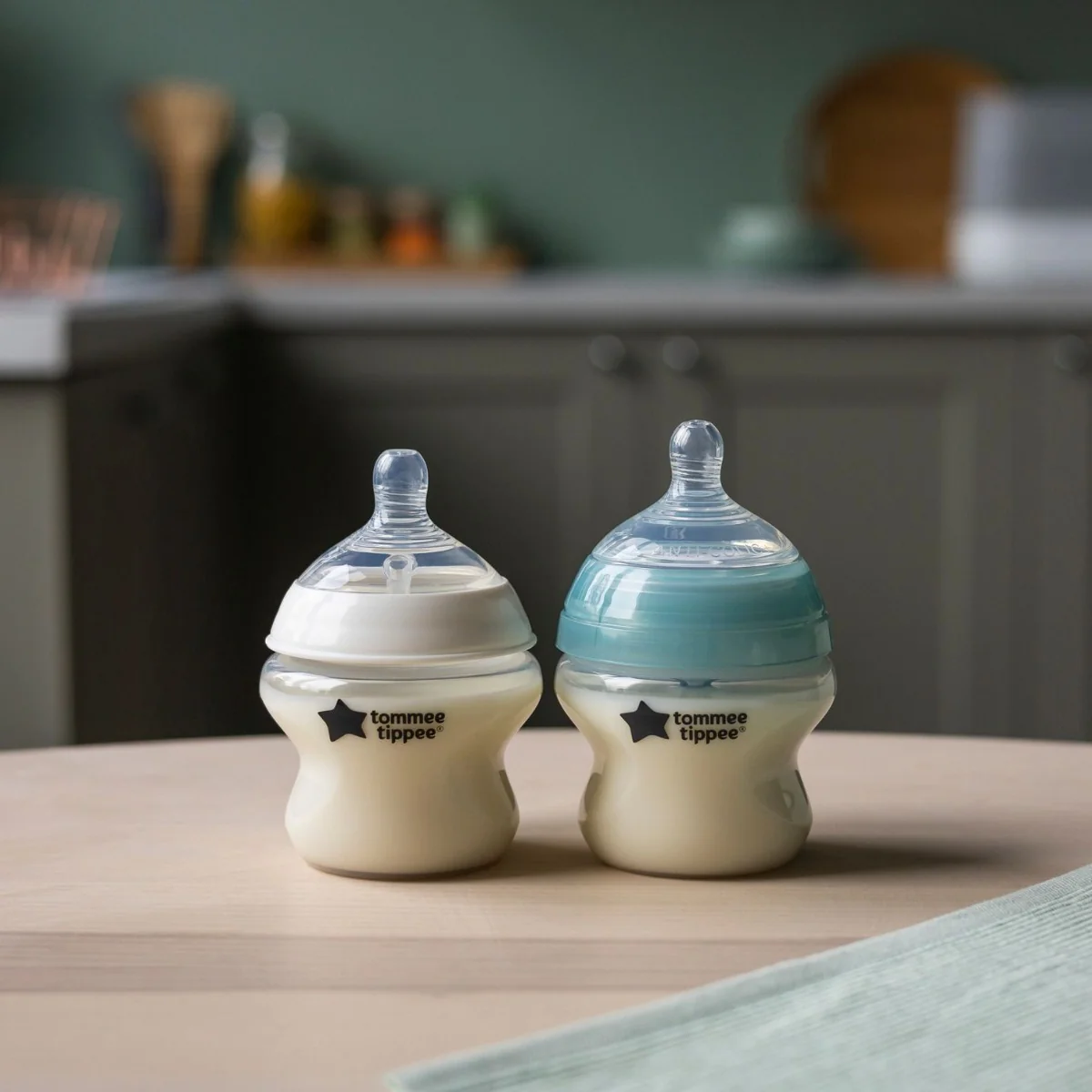 Tommee Tippee Kojenecká lahev ADVANCED ANTI-COLIC pomalý průtok 0m+ 150 ml 2 ks